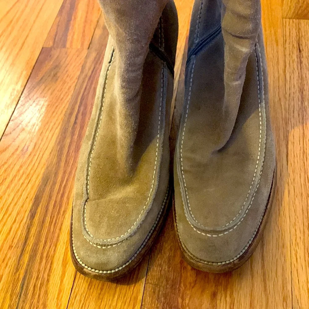 Y2K Rare find. Ralph Lauren 7.5 tan suede boots. Good condition. Some wear. - Picture 9 of 9